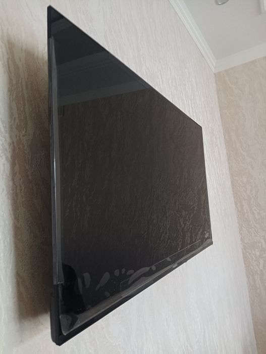 Срочно продаю телевизор 43 размер очень качественый читает интернет го