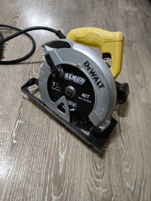 Дисковая пила DeWalt 184mm.