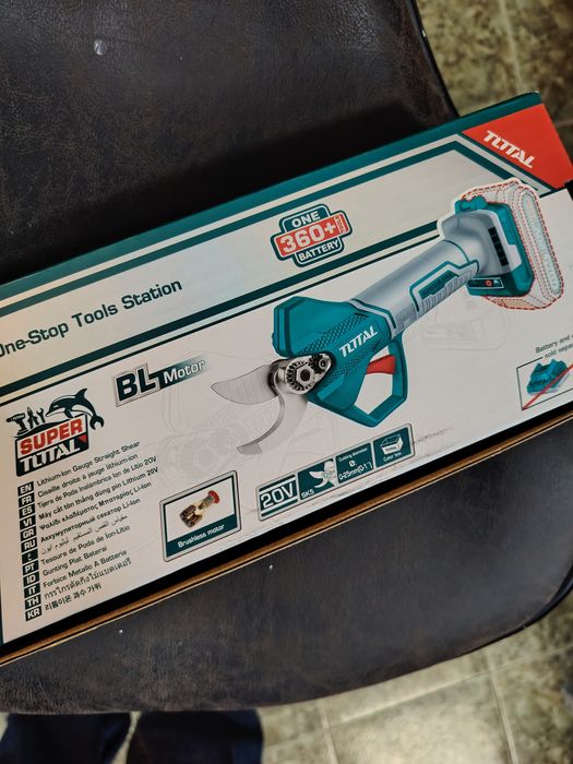 Акумулаторна безчеткова градинска ножица TOTAL INDUSTRIAL, 20V, без ба