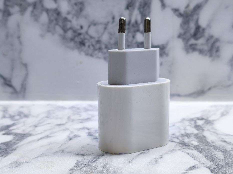 Apple 20W адаптер для iPhone, как новый.