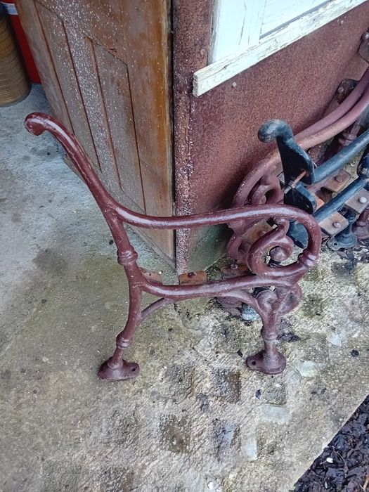 Градинска пейка.