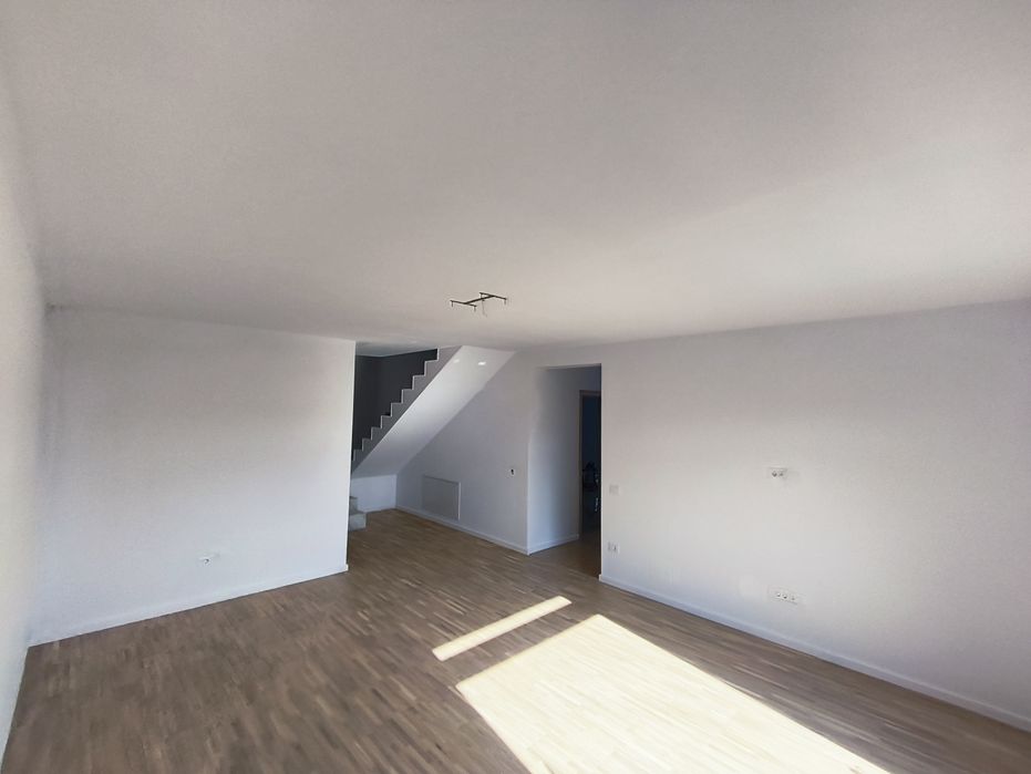 Casă cu Design Unic în Holboca/Iași – Mini-Complex de 4 Case
