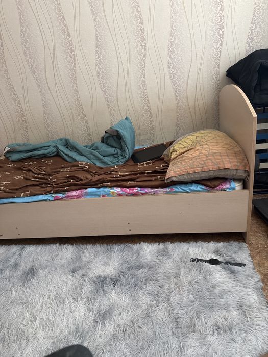Кровать однаспальная б/у