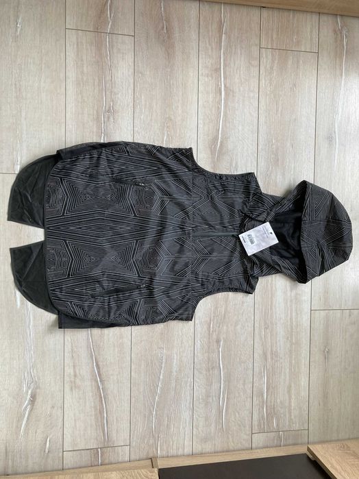 НОВО Ivy Park Reflective Print Showerproof женско елече елек размер S