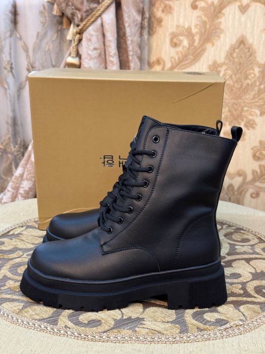 Модные утепоенные ботинки из натуральной кожи