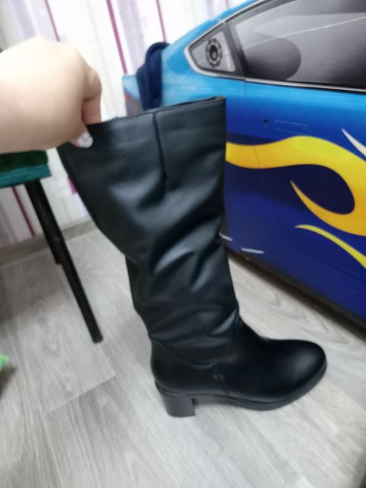 Платья, вещи военные, сапоги, берцы