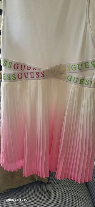 Оригинална красива рокля на Guess
