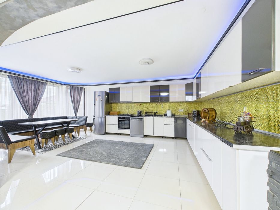 Vila 6 camere de vanzare