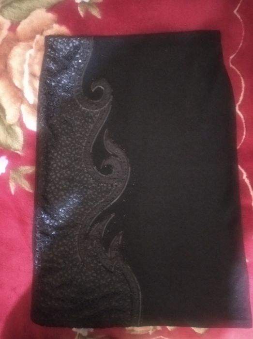 Юбка плотная, тянется, привозная,48-50размер,65000сум..