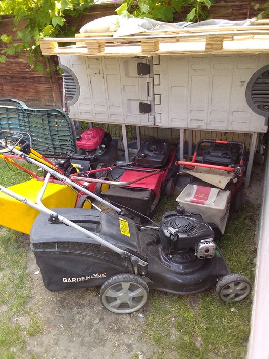 Vând mașina de tuns gazon