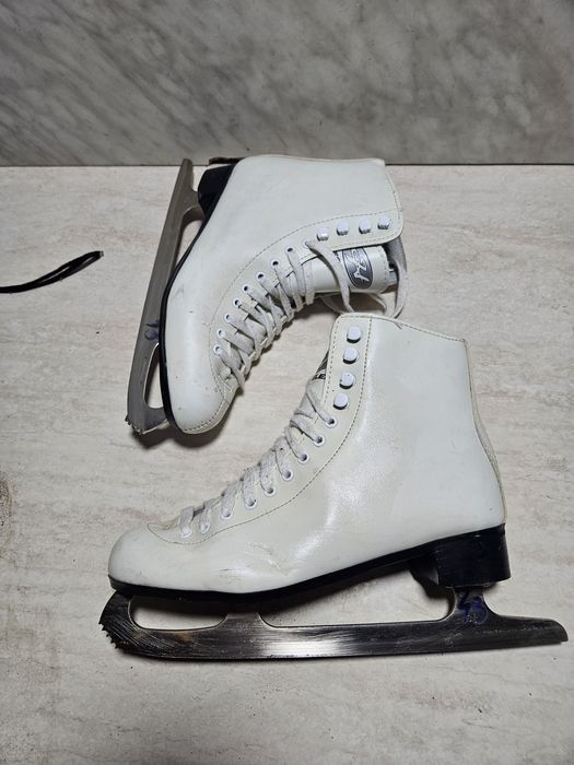 Patine 43 gheata patinaj artistic piele   marime 40-41  (26   cm)