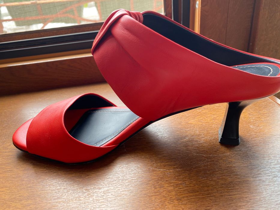 Vand sandale Musette 300 lei