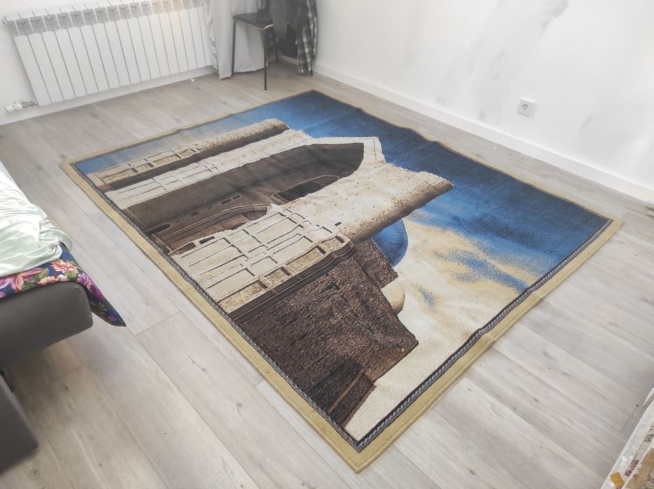 Ковер с рисунком настеный/напольный