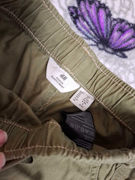 Pantaloni tip jogging
