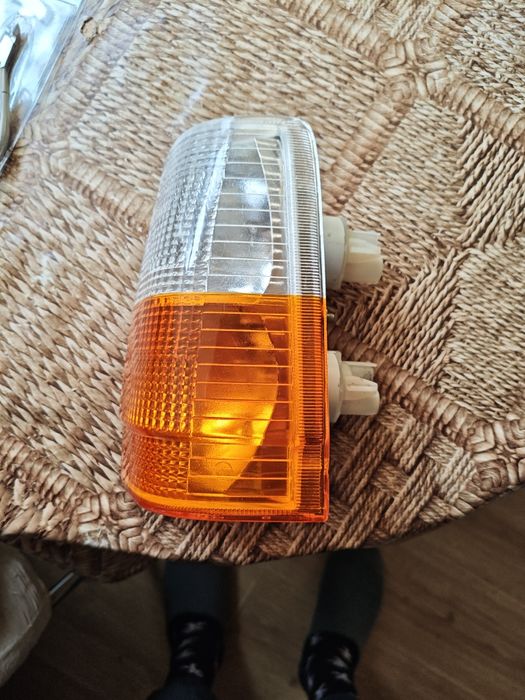 Продавам ляв мигач за Volvo 740