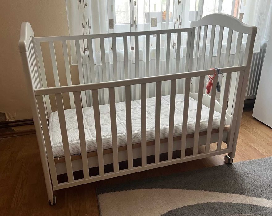 Patut din lemn si saltea pentru copii foarte putin folosit