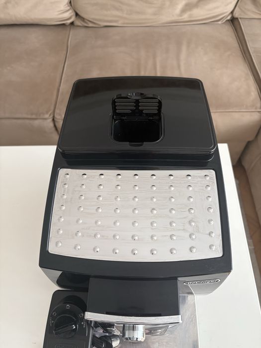 Aparat de cafea De’Longhi automat cu sistem Cappuccino