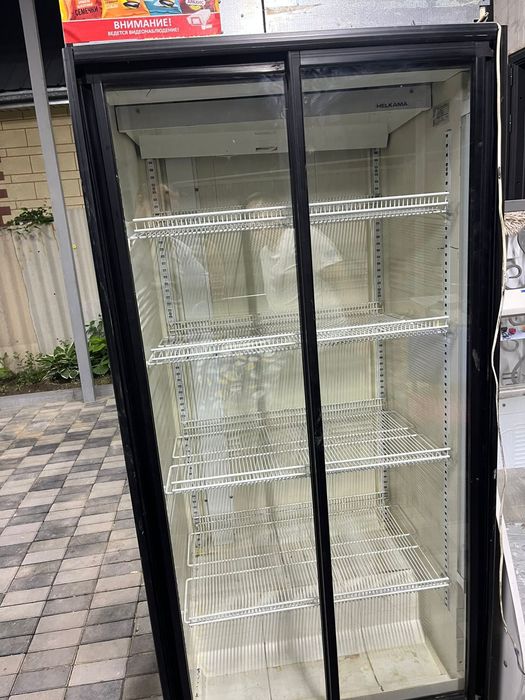 Продам холодильник витринный