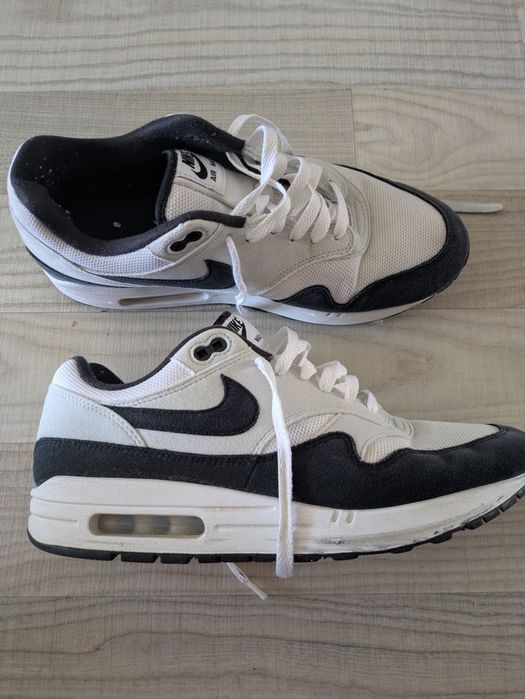 Vând adidași nike Air max
