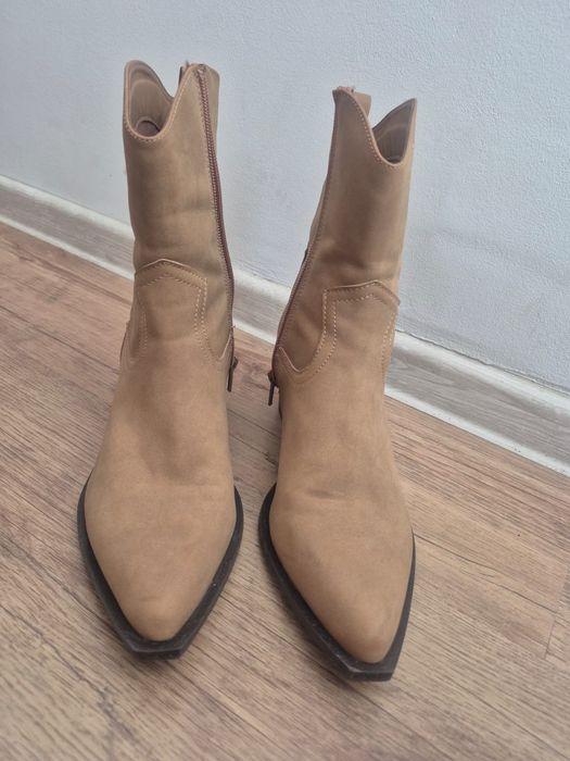 Ghetuțe Bershka - nr 39
