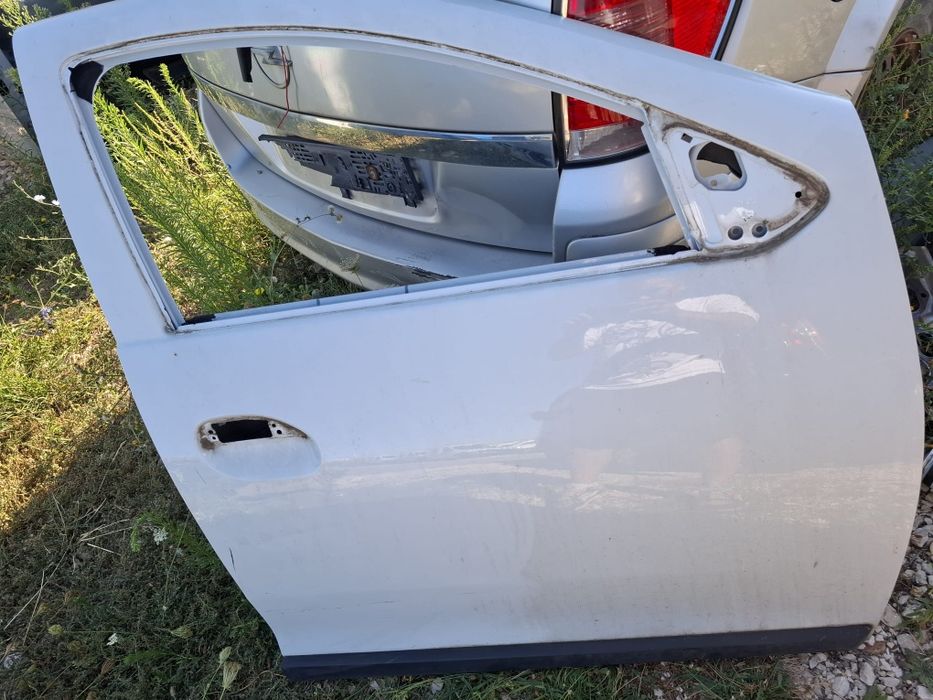 Aripa spate, ușa Dr fata, aripa fata  Logan MCV