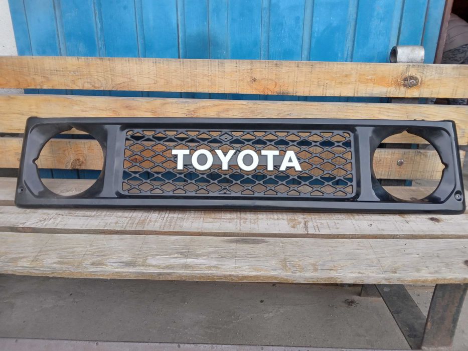 Продавам предна решетка