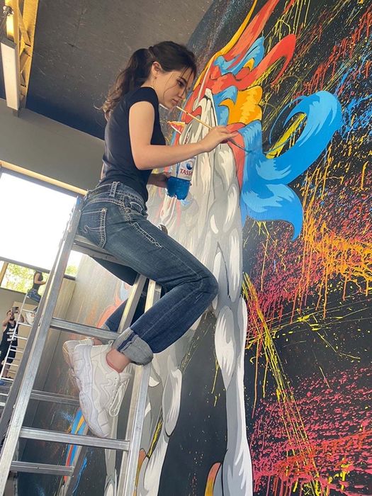 Роспись стен, картин, столов, и т.д.