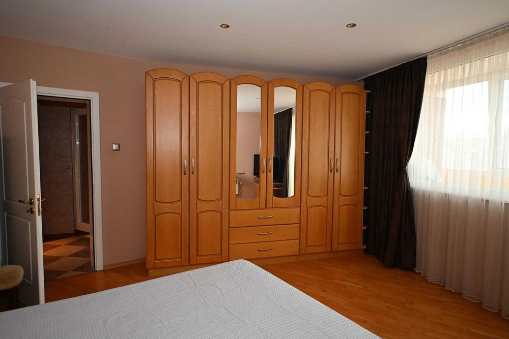 Четиристаен апартамент в гр. Перник център - с ремонт и обзавеждане