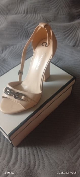 Продам босоножки женские