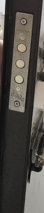 Продается метталическая дверь