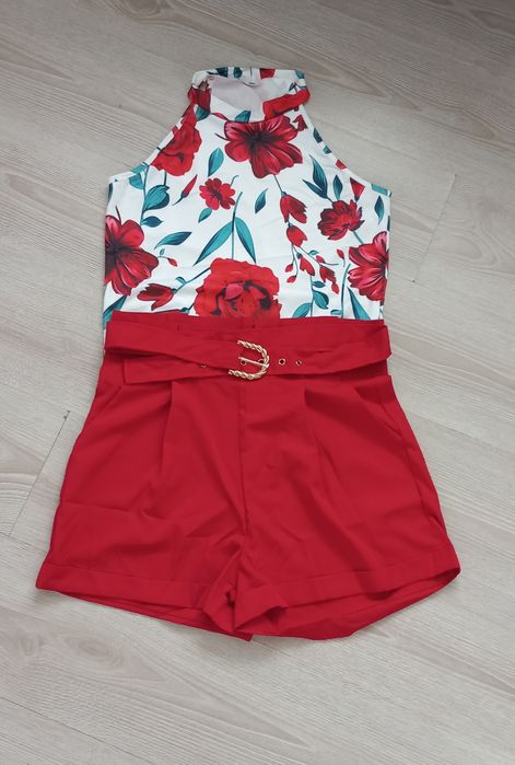 Top cu print floral si pantaloni scurti