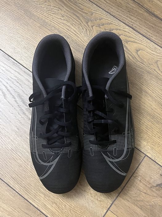 Футбольные бутсы от “Nike”