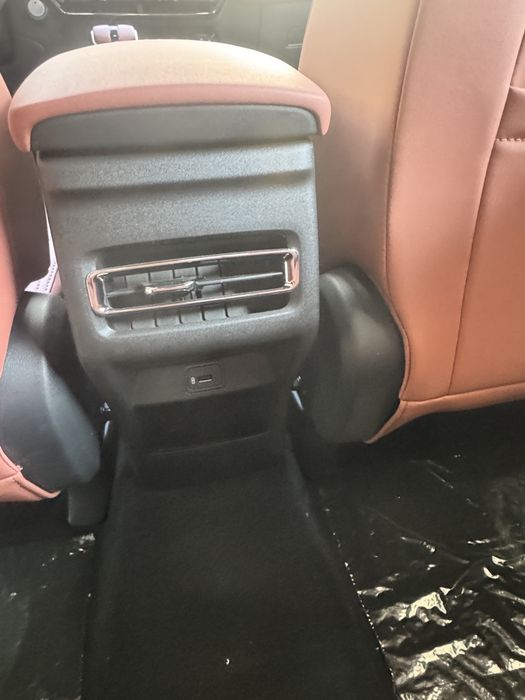 Подлокотник на Changan x5 plus