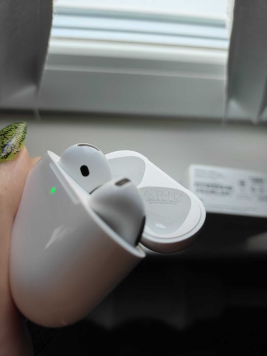 Оригинальные AirPods 4