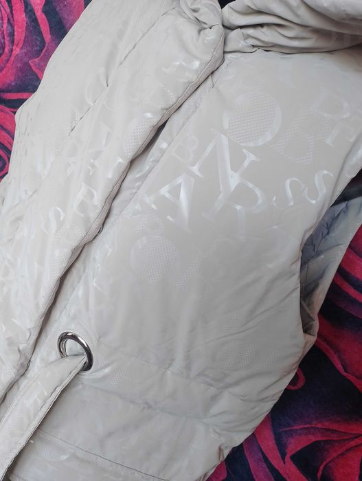 Бледо бежов дебел елек с качулка и връзки на талията Л