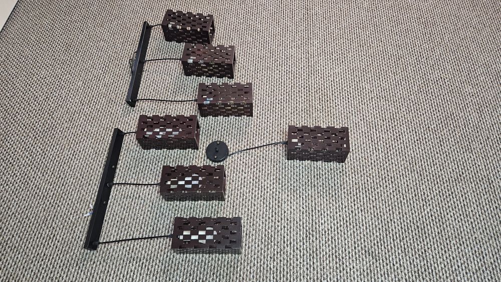 3 lustre. 2 pt sufragerie și una pt bucătărie sau hol