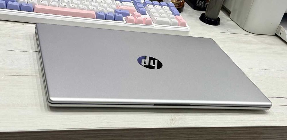 Ноутбук HP Laptop 15-Core i5 Noutbook xolati yangi