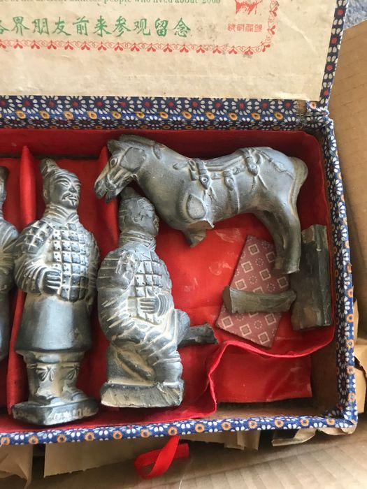 Антични китайски теракотени воини и конче от династията Цин