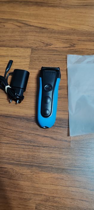 Masina de bărbierit Braun.