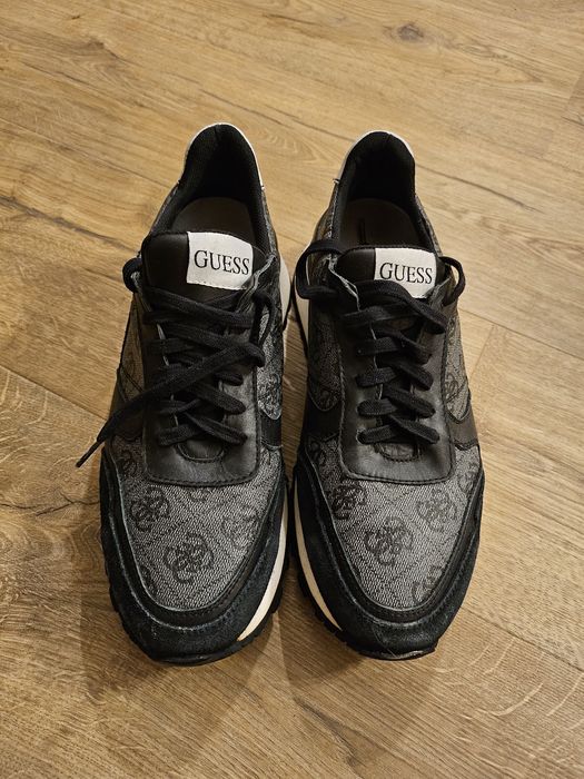 Мъжки обувки на GUESS