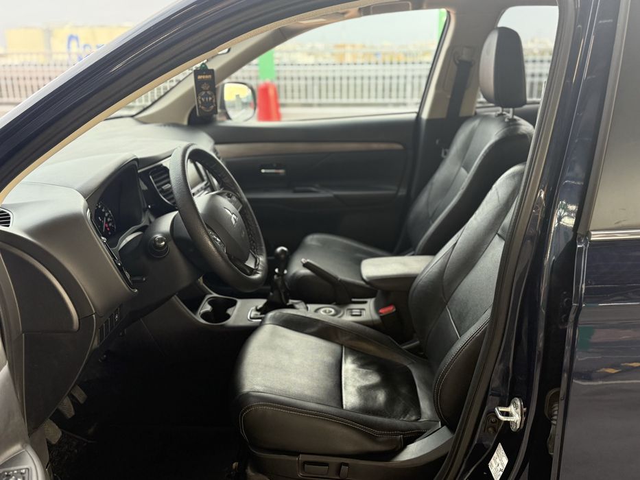 Mitsubishi Outlander 7 locuri/2015/NAVI/DIESEL/GARANTIE 1 AN/RATE