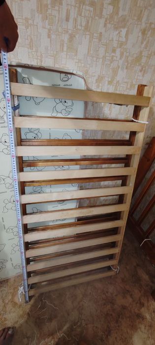 Отдам деревянный манеж