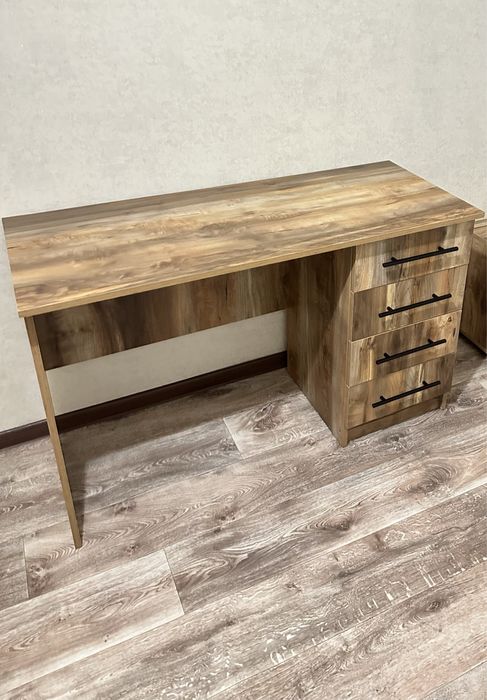 Продам стол компьютерный