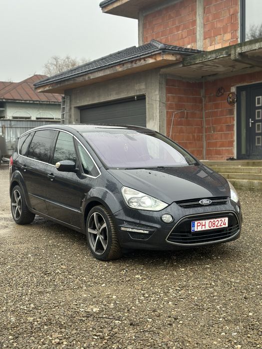 Ford s-max 2011.