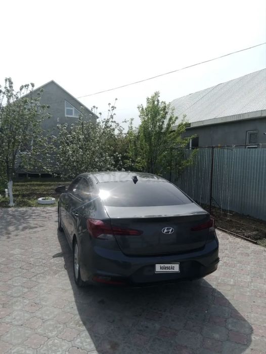 Hyundai Elantra 2019 года
