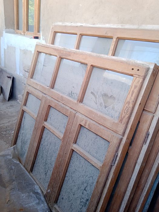 Romlar ustini bitta lak qvorsa bolada oynalari bilan turipti