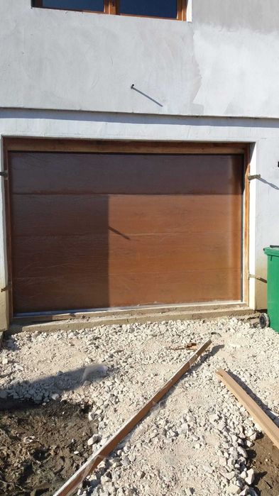 uși de garaj automatizate