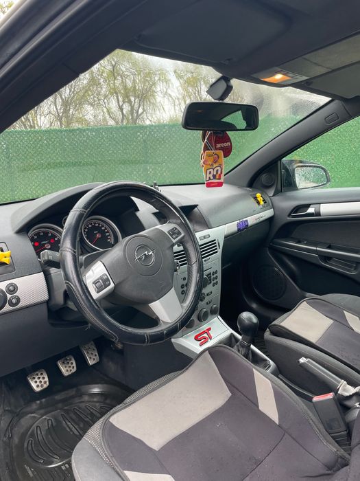 Opel astra h gtc