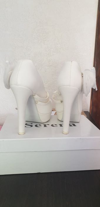 Туфли белые Serena