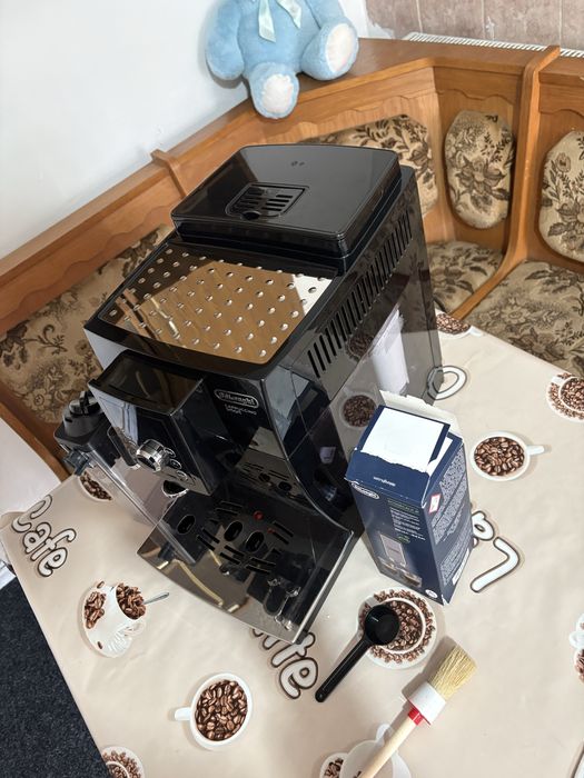 Vand aparat de cafea DeLonghi